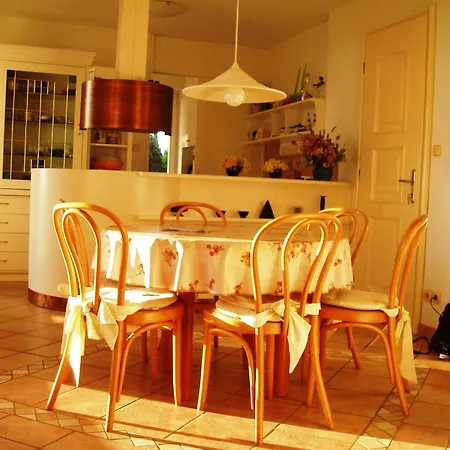 Summer House Spina 펜션 Pelegrin